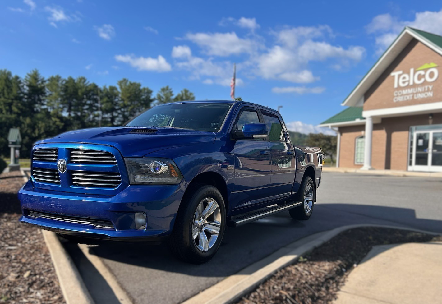 2016 RAM 1500 4WD CREW CAB