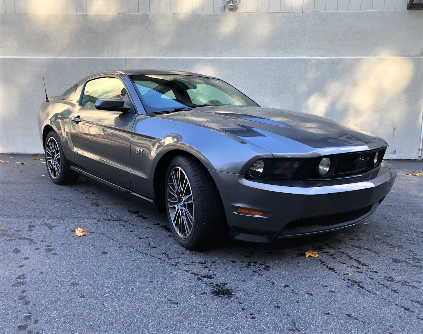 2010 Ford Mustang GT. 4.6L V8 Engine, Manual Transmission, A/C, Leather seats, Power Windows and Doors, Power Drivers Seat, Power Locks and Mirrors, Tilt, Cruise, AM/FM/CD Stereo, Sunroof, Back Up Camera, and Alloy Wheels. 